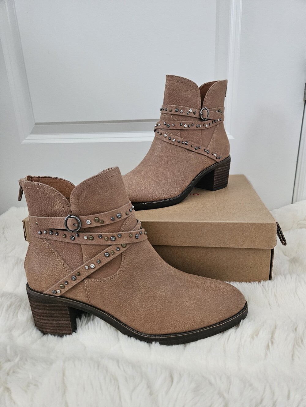 NWT Woman's Ankle Boots Lucky Brand LK-CALLAM Latte Grain Brush Off Size 8.5